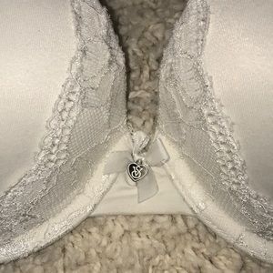 Victoria secret white light push-up bra